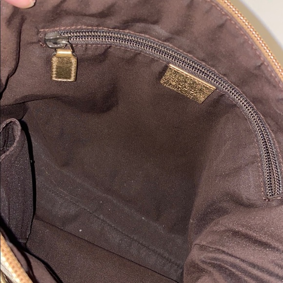 🔥S🚫LD🔥GUCCI GG Gold Perforated Crossbody - Picture 6 of 12